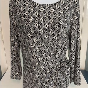 NWT Kasper faux wrap top. Black white geometric design. Sz L. Long sleeve.